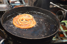 Charger l&#39;image dans la galerie, Iron Jalebi Karahi Wok, Commercial Cookware, Multi-Purpose, Solid Handles, 22 Inch Round
