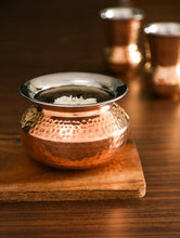 Charger l&#39;image dans la galerie, Copper Stainless Steel Serving Handi or Bowl, Comes with hammered texter, copper serveware
