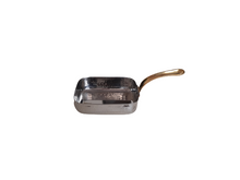 Charger l&#39;image dans la galerie, Stainless Steel Hammered Rectangle Shape Serving Pan comes with Brass Handle
